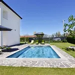 Modern With Shared Pool * Cepljani