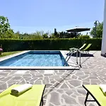 Lägenhet Modern With Shared Pool *