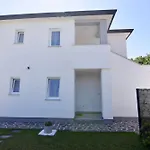 Modern With Shared Pool