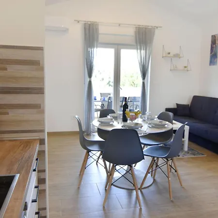 Apartman Modern With Shared Pool