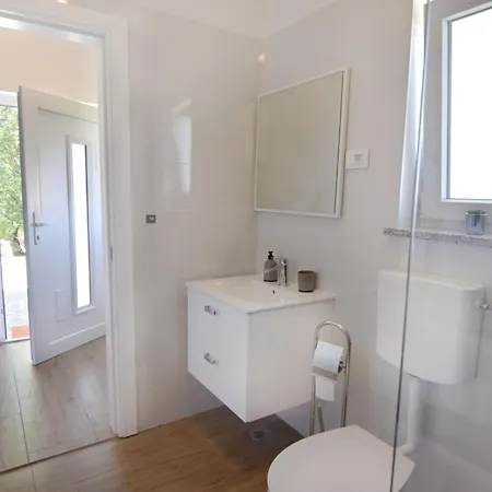 Apartman Modern With Shared Pool Čepljani