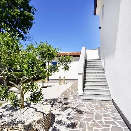 Apartman Modern With Shared Pool *