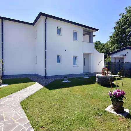 Modern With Shared Pool Apartman