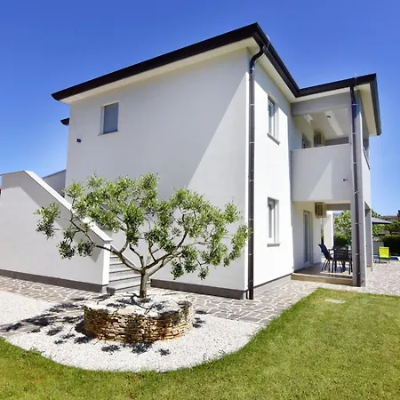 Apartman Modern With Shared Pool Čepljani