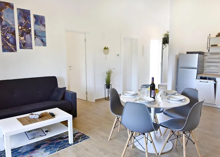 Apartman Modern With Shared Pool