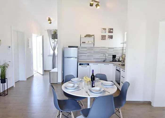 Modern With Shared Pool Apartman