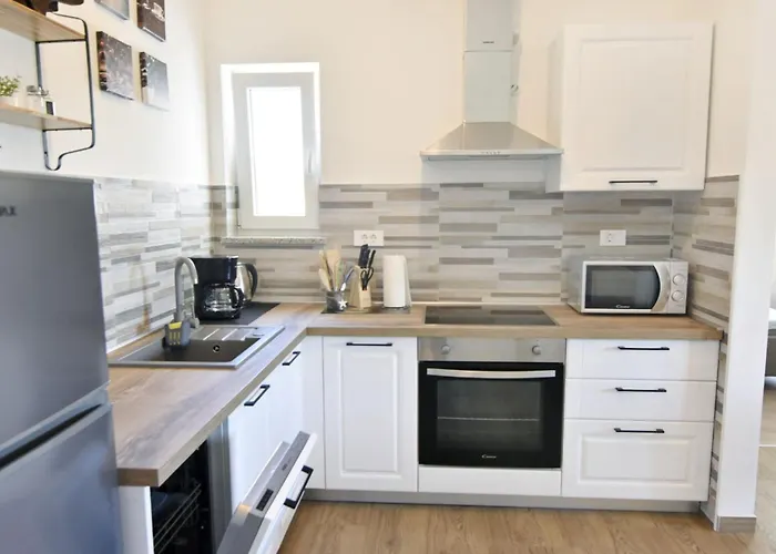 Modern With Shared Pool Apartman Cepljani