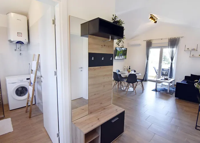 Modern With Shared Pool Apartman Cepljani