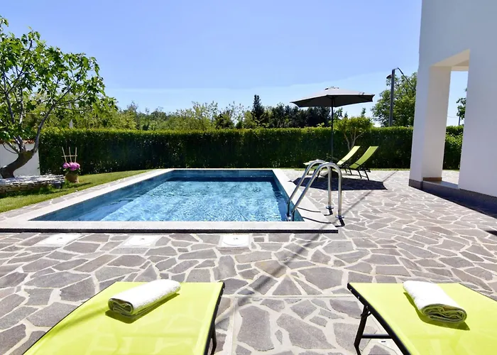 Apartman Modern With Shared Pool *