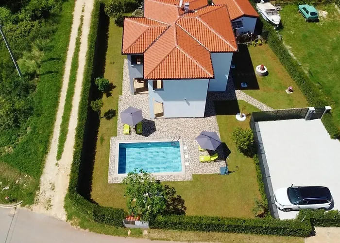 Apartman Modern With Shared Pool *