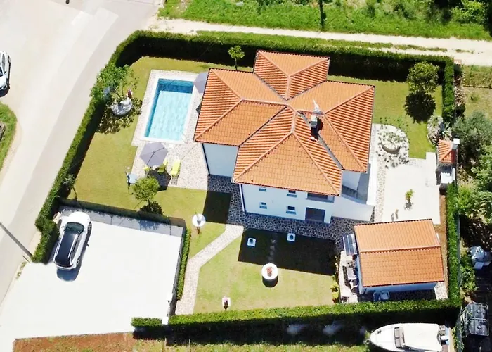 Modern With Shared Pool Apartman