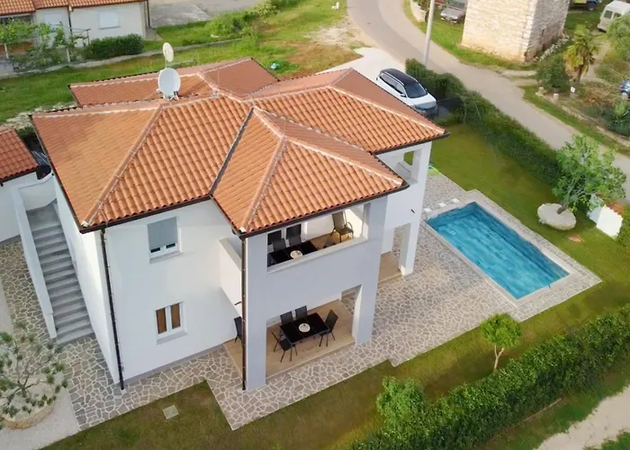 Modern With Shared Pool Apartman