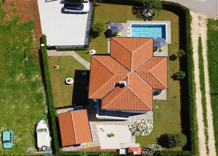 Apartman Modern With Shared Pool *