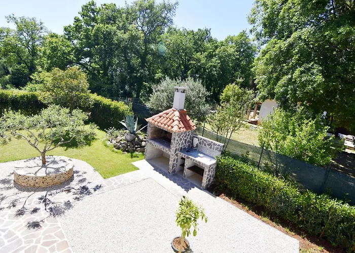 Apartman Modern With Shared Pool