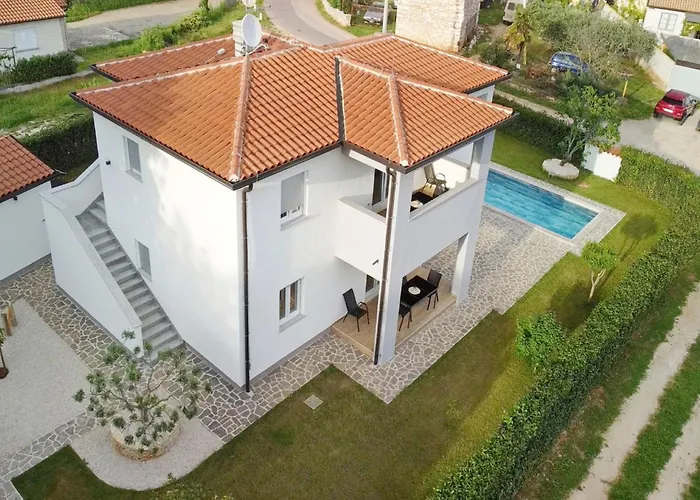 Modern With Shared Pool Apartman