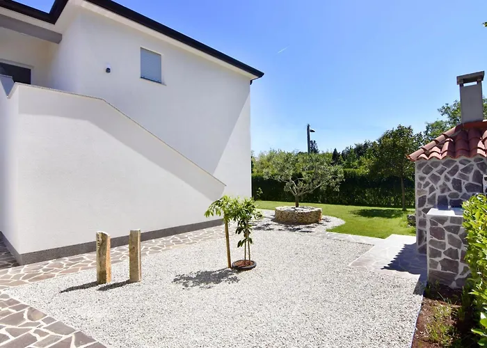 Apartman Modern With Shared Pool