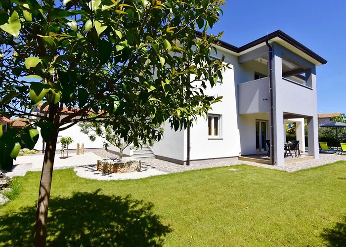 Modern With Shared Pool Apartman Cepljani