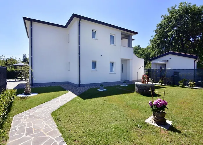 Modern With Shared Pool Apartman