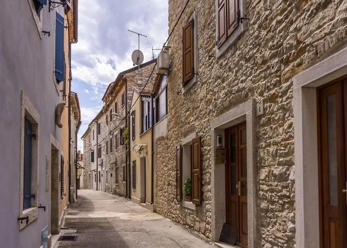 Modern With Shared Pool Apartman *