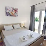 Apartmán Modern With Shared Pool *