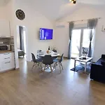 Modern With Shared Pool Apartmán Cepljani