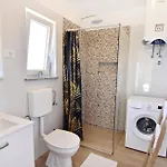 Modern With Shared Pool Apartmán