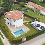 Modern With Shared Pool Cepljani