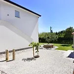 Apartmán Modern With Shared Pool