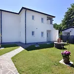 Apartmán Modern With Shared Pool