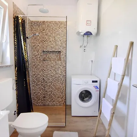 Modern With Shared Pool Apartament Cepljani