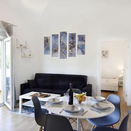 Modern With Shared Pool