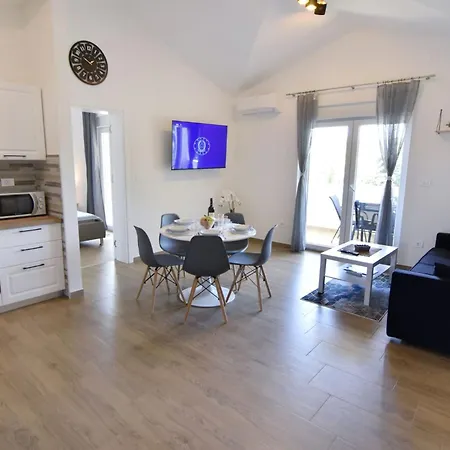 Modern With Shared Pool 公寓 Cepljani