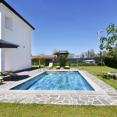 Modern With Shared Pool * Cepljani