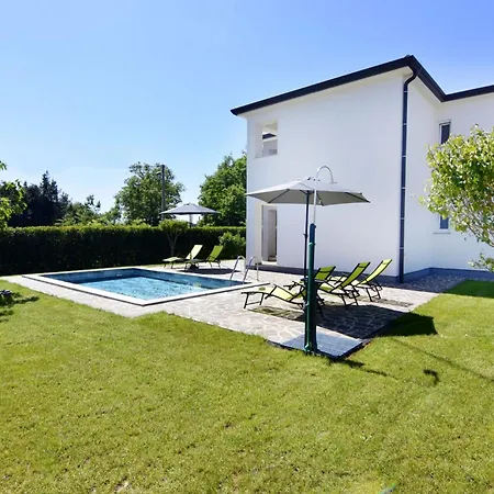 Modern With Shared Pool