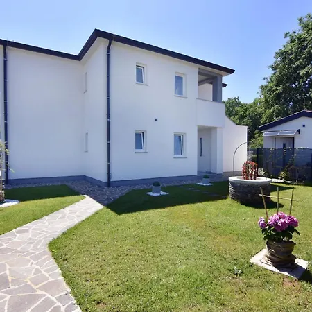 Apartman Modern With Shared Pool