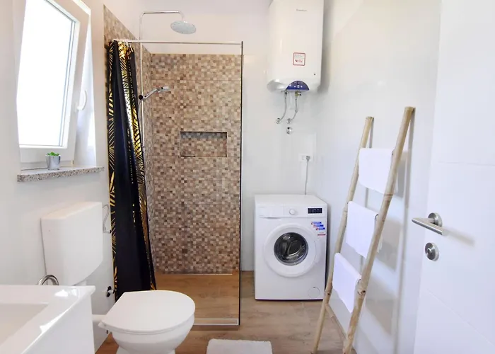 Modern With Shared Pool Apartament Cepljani