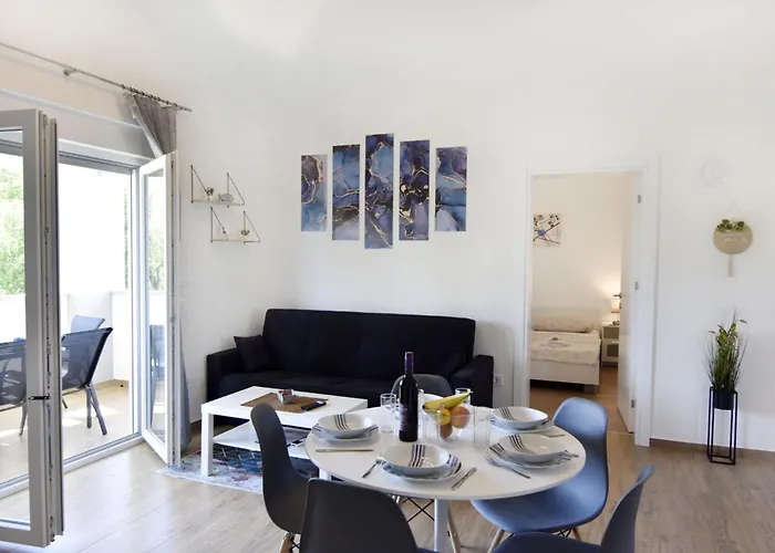Modern With Shared Pool Apartament Cepljani