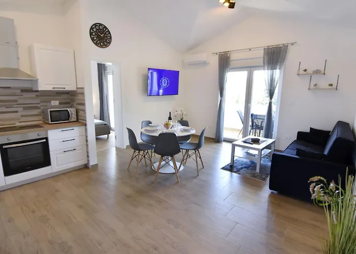 Modern With Shared Pool Apartament Cepljani