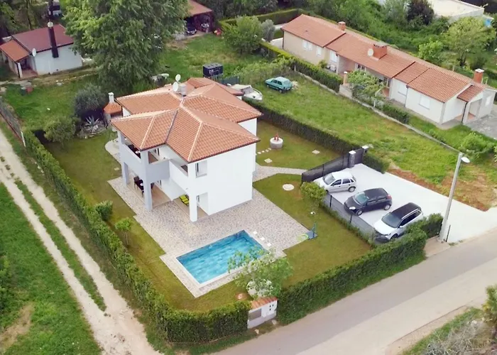 Modern With Shared Pool Cepljani