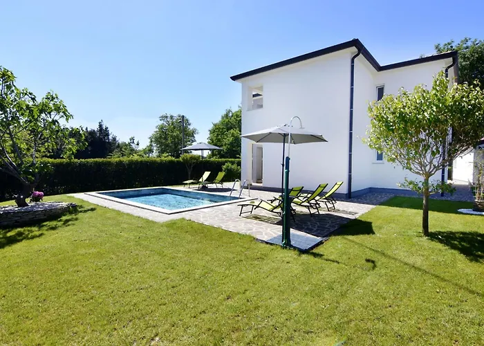 Modern With Shared Pool