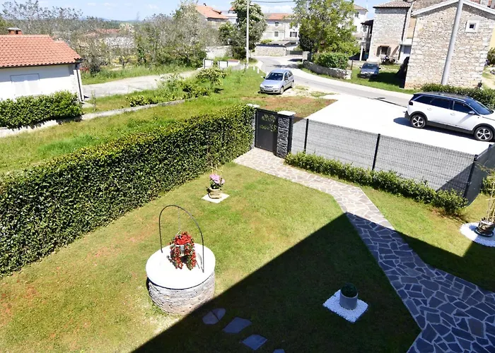 Modern With Shared Pool Apartament Cepljani